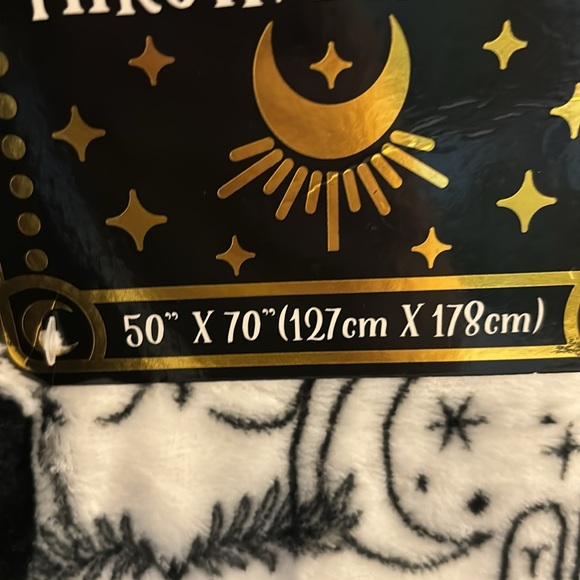 Gorgeous soft plush blanket - Picture 3 of 3